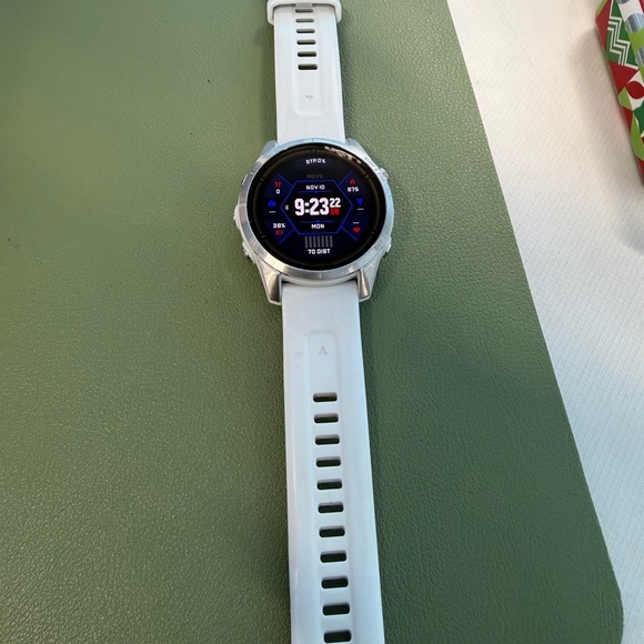 Garmin Epix Pro Gen 2 Smart Fitness Watch with White Band - Picture 3 of 5